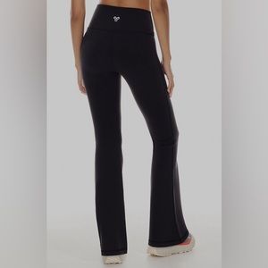 Black TNA Aritzia Flare Leggings Size Small